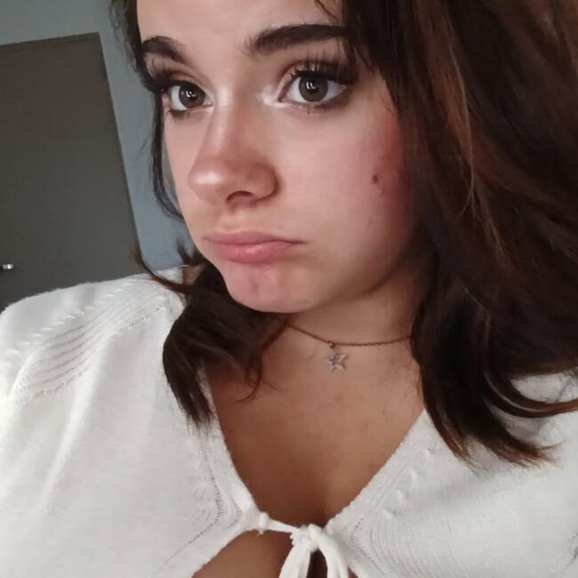 Babysitter in La Roche-sur-Yon: Enorah
