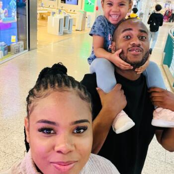 Trabalho de babysitting em Porto: Trabalho de babysitting Clecia cortez