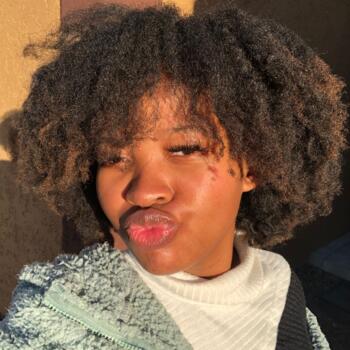 Babysitter Bloemfontein: Dineo