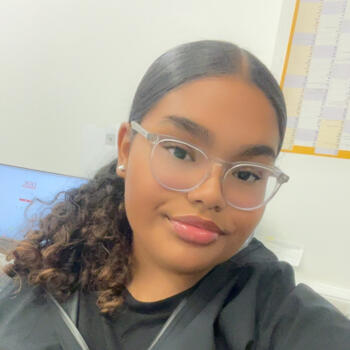 Babysitter in London: Zahra