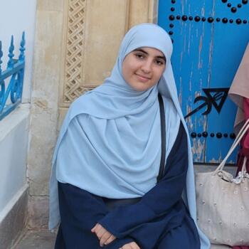 جليسة أطفال في مدنين: Hiba