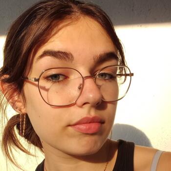 Babysitter in Tours: Julia
