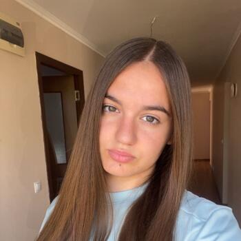 Babysitter in Champigny-sur-Marne: Denisa