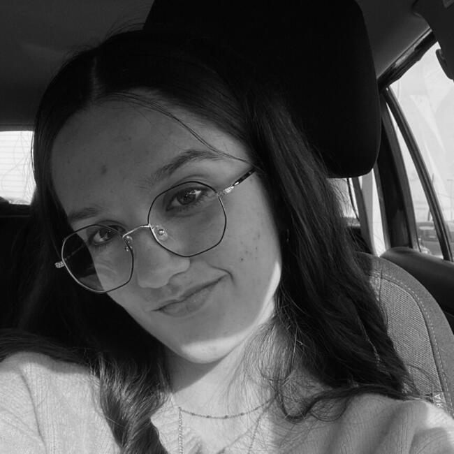 Babysitter in Saint-Michel-Chef-Chef: Emilie