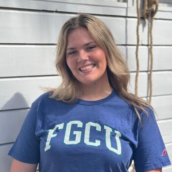 Babysitter in Fort Myers: Riley