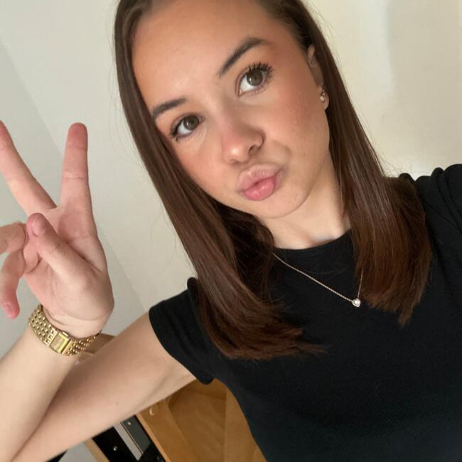 Babysitter in Saint-Raphaël: Emma