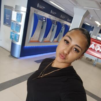Babysitter in Salvador: Stephany
