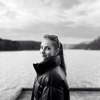 Velenje的保母: Ajla