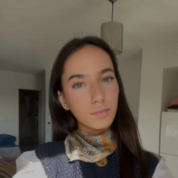 Babysitter in Étoile-sur-Rhône: Angelina