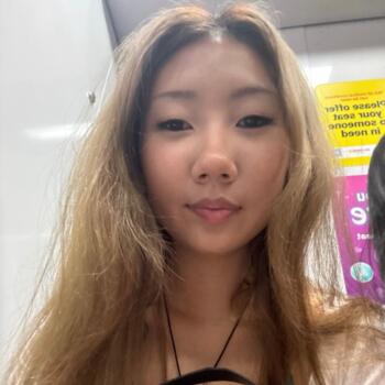 Babysitter in Singapore Island: Clara