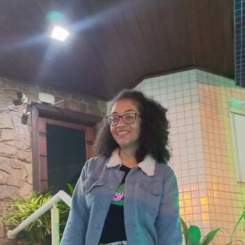 Babysitter in Praia Grande: Debora