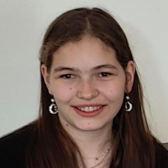 Babysitter in Marly-le-Roi: Estelle