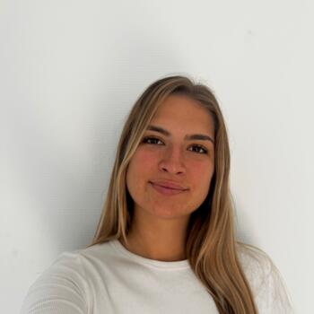 Babysitter in Paris: Aurore
