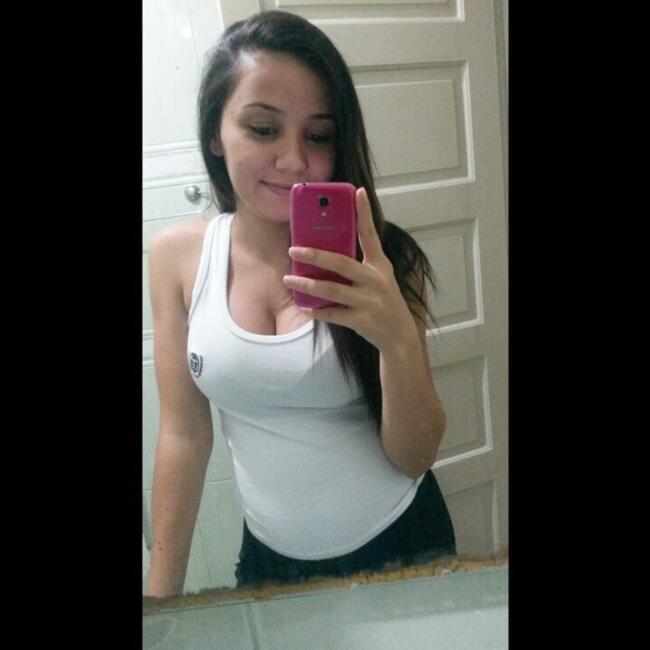 Emprego de babá em Laguna: Cinthia