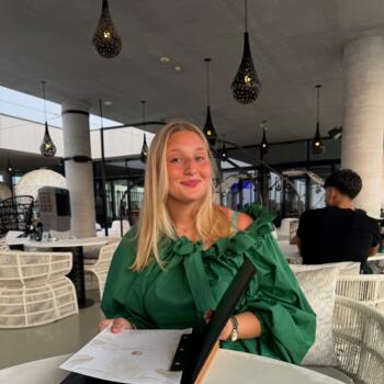Babysitter Bruges: Léonie Violette
