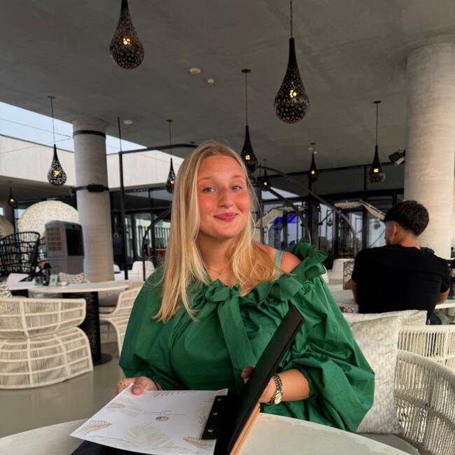 Babysitter in Bruges: Léonie Violette