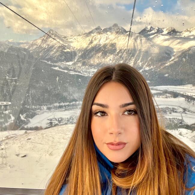 Babysitter in Bever: Giulia