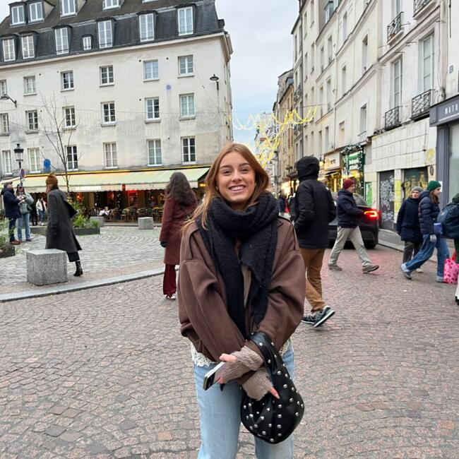 Babysitter in Caen: Camille