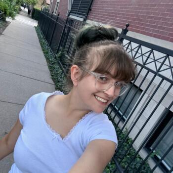 Babysitter in Gurnee: Haley