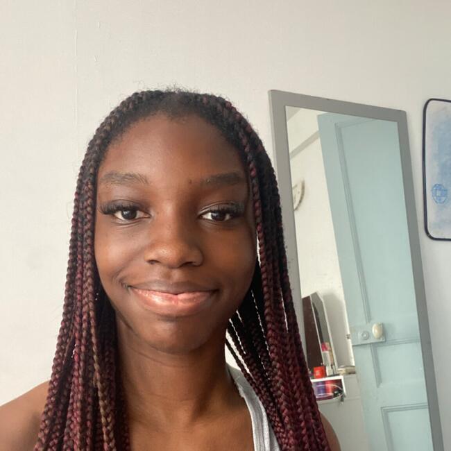 Babysitter in Courbevoie: Victoria