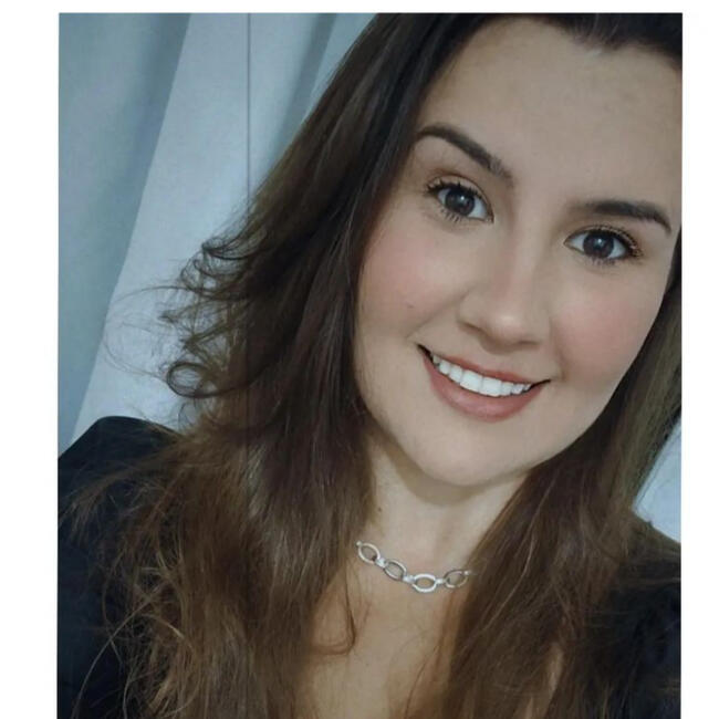 Emprego de babá em Palhoça: Vanessa
