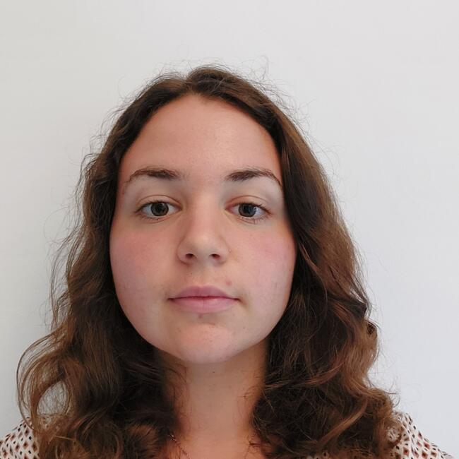 Babysitter in Tosse: Pauline