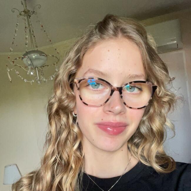 Babysitter in Vénissieux: Lila