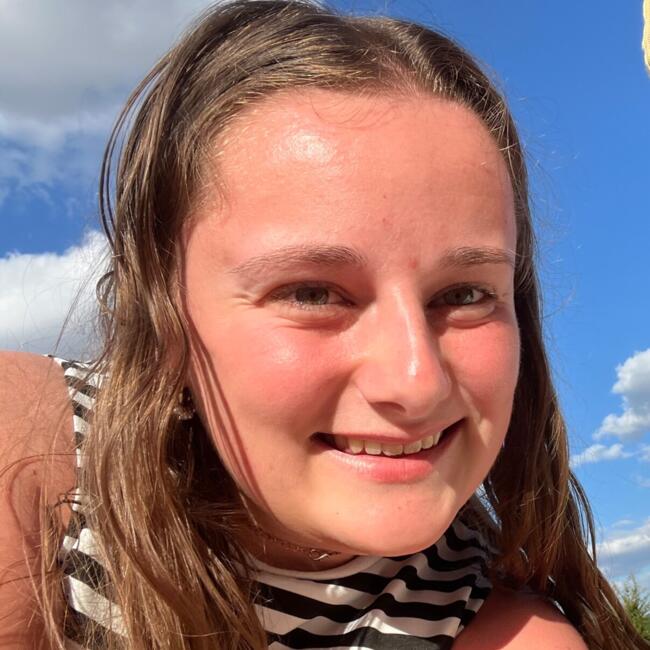 Babysitter in Chalandray: Camille