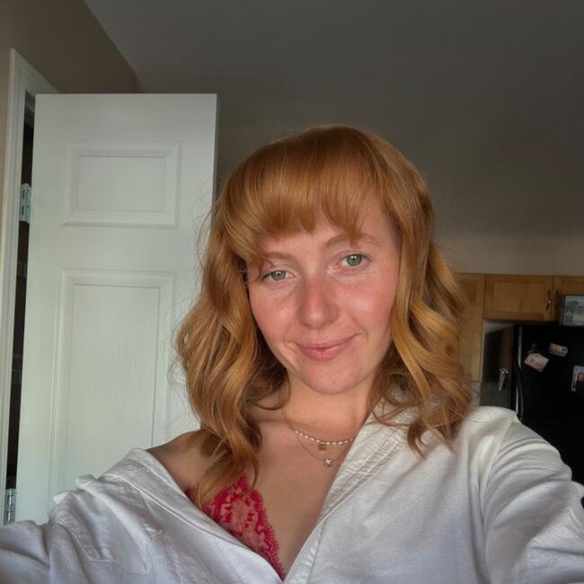 Baby-sitter in Calgary: Emily