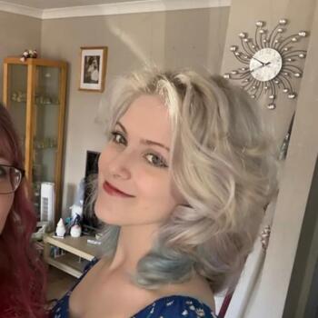 Babysitter in Gravesend: Tilly