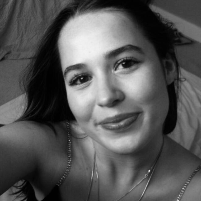 Babysitter in Beaconsfield: Bella