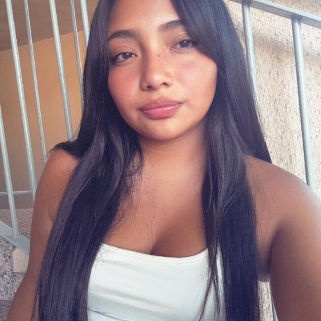 Babysitter in Yecla: Jhaneth