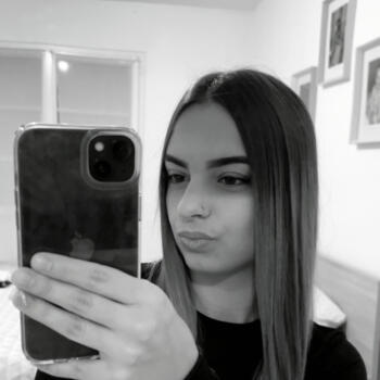 Babysitter in Saint-Georges-lès-Baillargeaux: Shannon