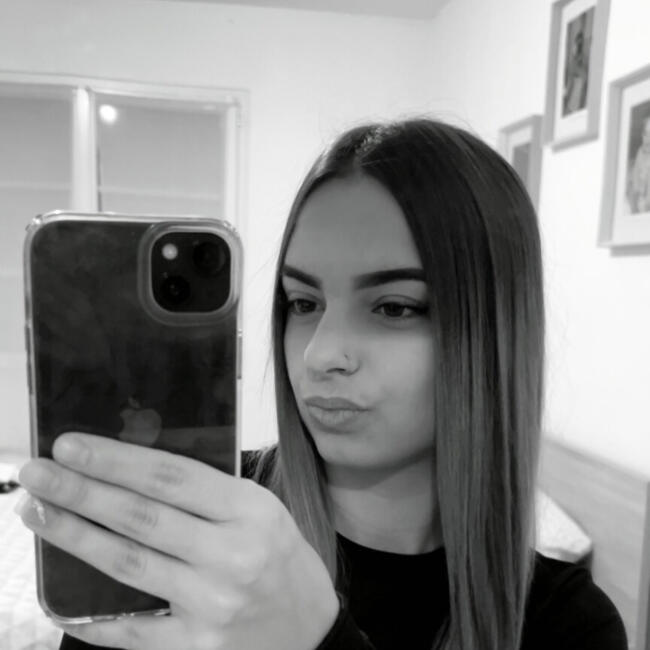 Babysitter in Saint-Georges-lès-Baillargeaux: Shannon