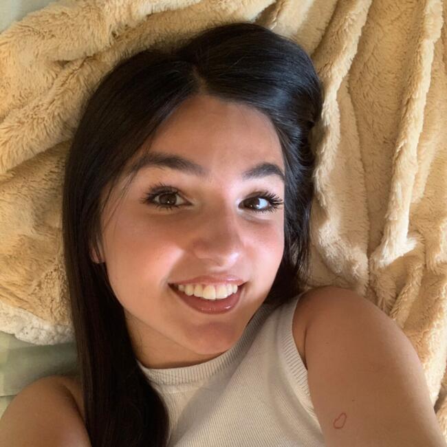 Babysitter in La Ferté-Saint-Aubin: Melina