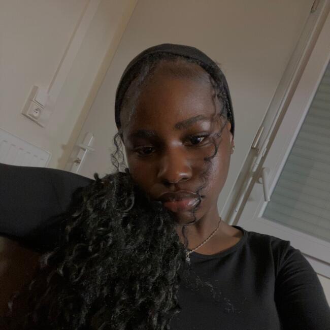 Babysitter in Pessac: Rubraina