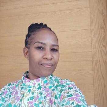 Babysitter Dubai: Florence