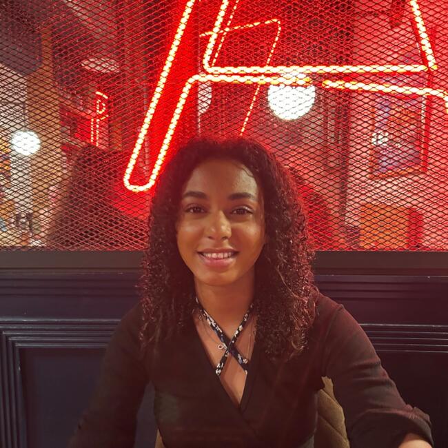 Babysitter in Paris: KIARA