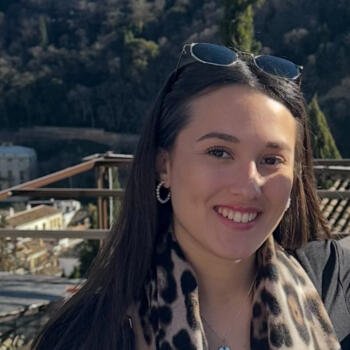 Babysitter in Mar de Cristal: Adara