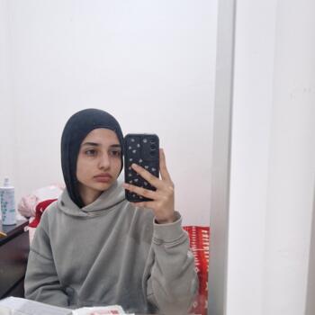 Babysitter in Manchester: Amna