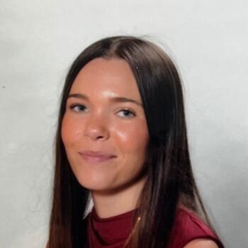 Babysitter in Saint-Germain-du-Pinel: Julie