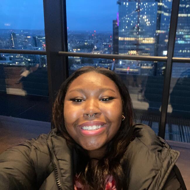 Babysitter in London: Aasharie