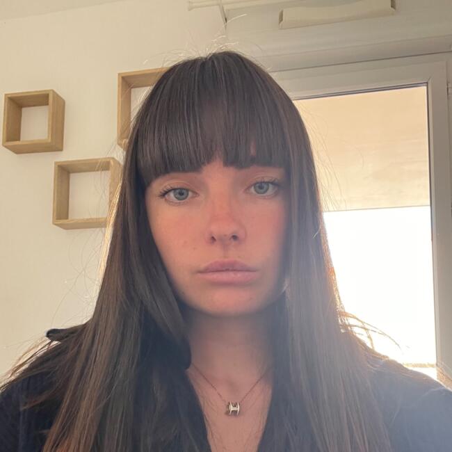 Babysitter in Paris: Agathe