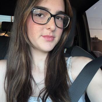Babysitter in Riverside: Hailey