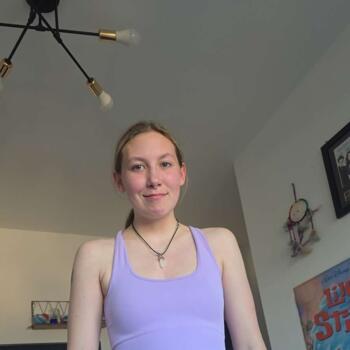 Babysitter in Londonderry: Courtney