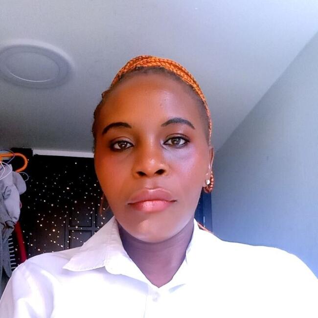 مربية أطفال في دبي: Janet