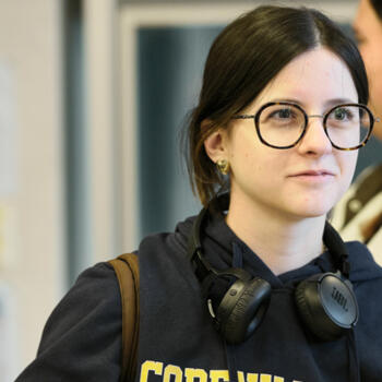 Babysitter in Bergen: Yaëlle