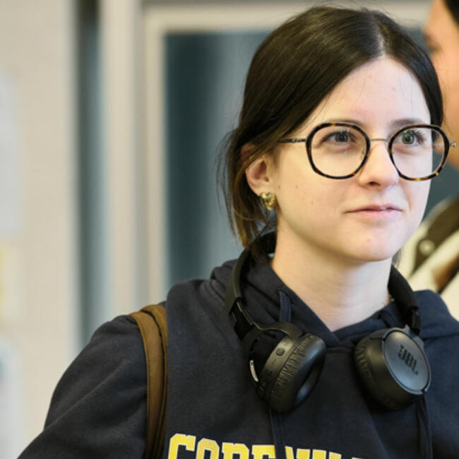 Babysitter in Bergen: Yaëlle