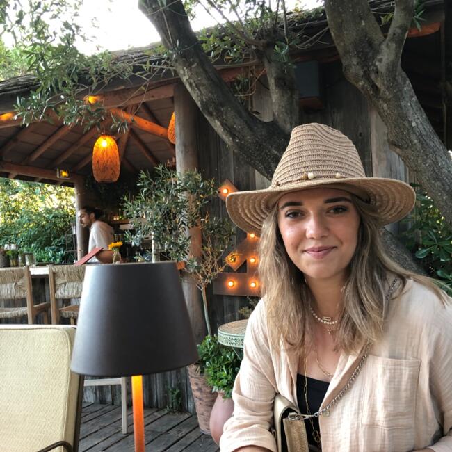 Babysitter in Boulogne-Billancourt: Louise