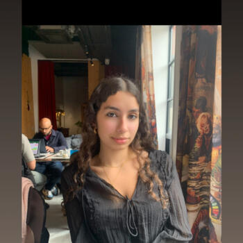 Babysitter in Saint-Ouen: Chloé